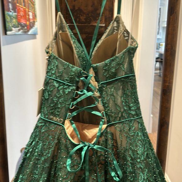 Perfect for Mardi Gras season - Picture 4 of 8